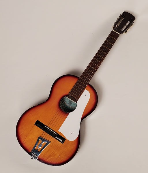 Antigua Casa Nunez 1950's/60's. A rare guitar with a Classical neck and a Parlor body. Read on. RARE